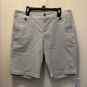 Dockers Striped navy and White striped Bermuda shorts size 8